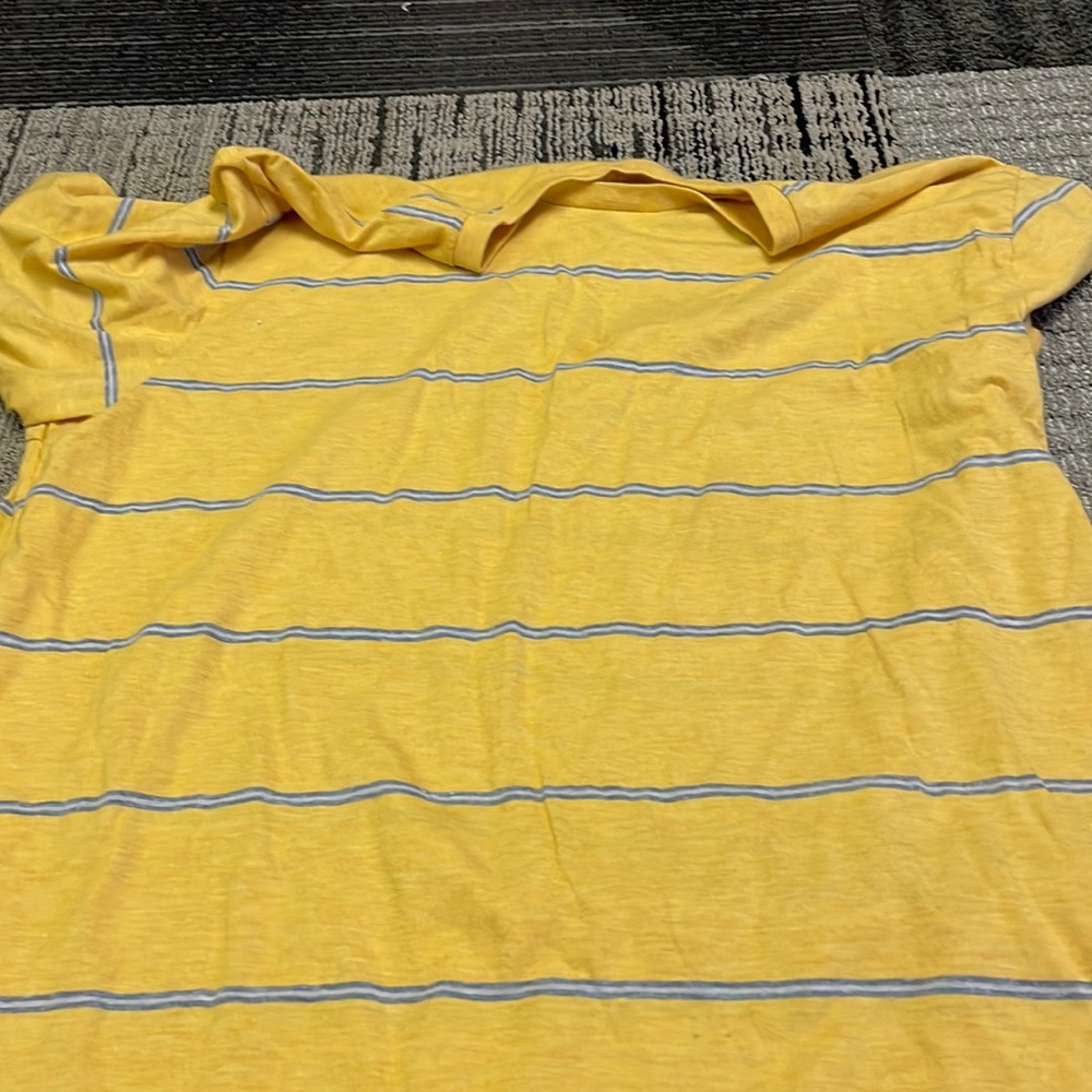 Mens Old Navy t shirt. Size XL
